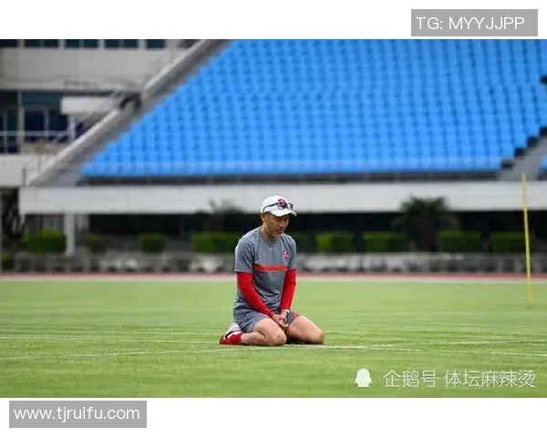 重庆足球队与广州足球队赛后分析实力对比与战术探讨 重庆足球队与广州足球队赛后分析实力对比与战术探讨